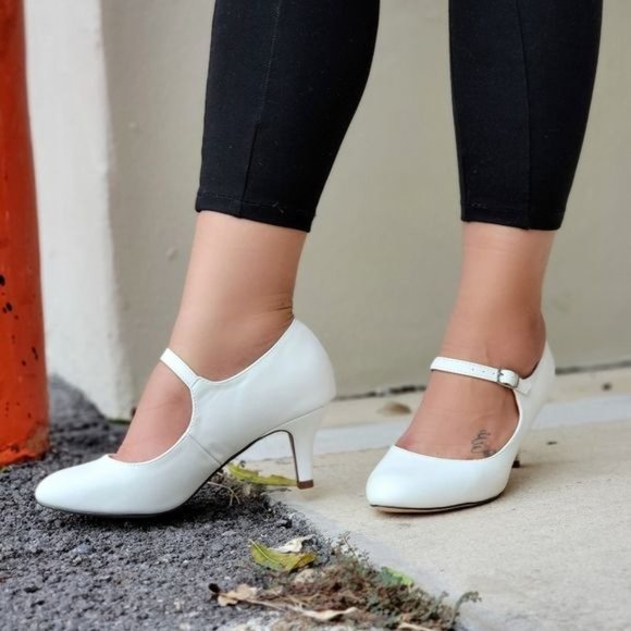 Shoes - Womenn's Low Heel Mary Jane Pumps White Color